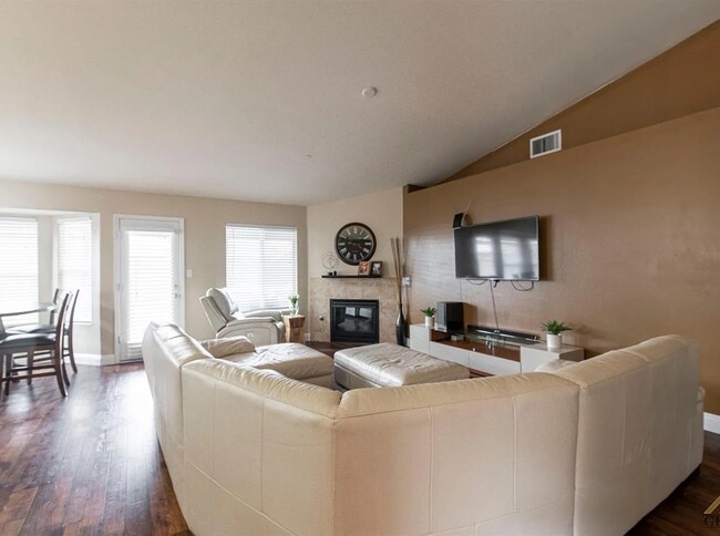 Building Photo - 10825 Coronado Pointe Dr
