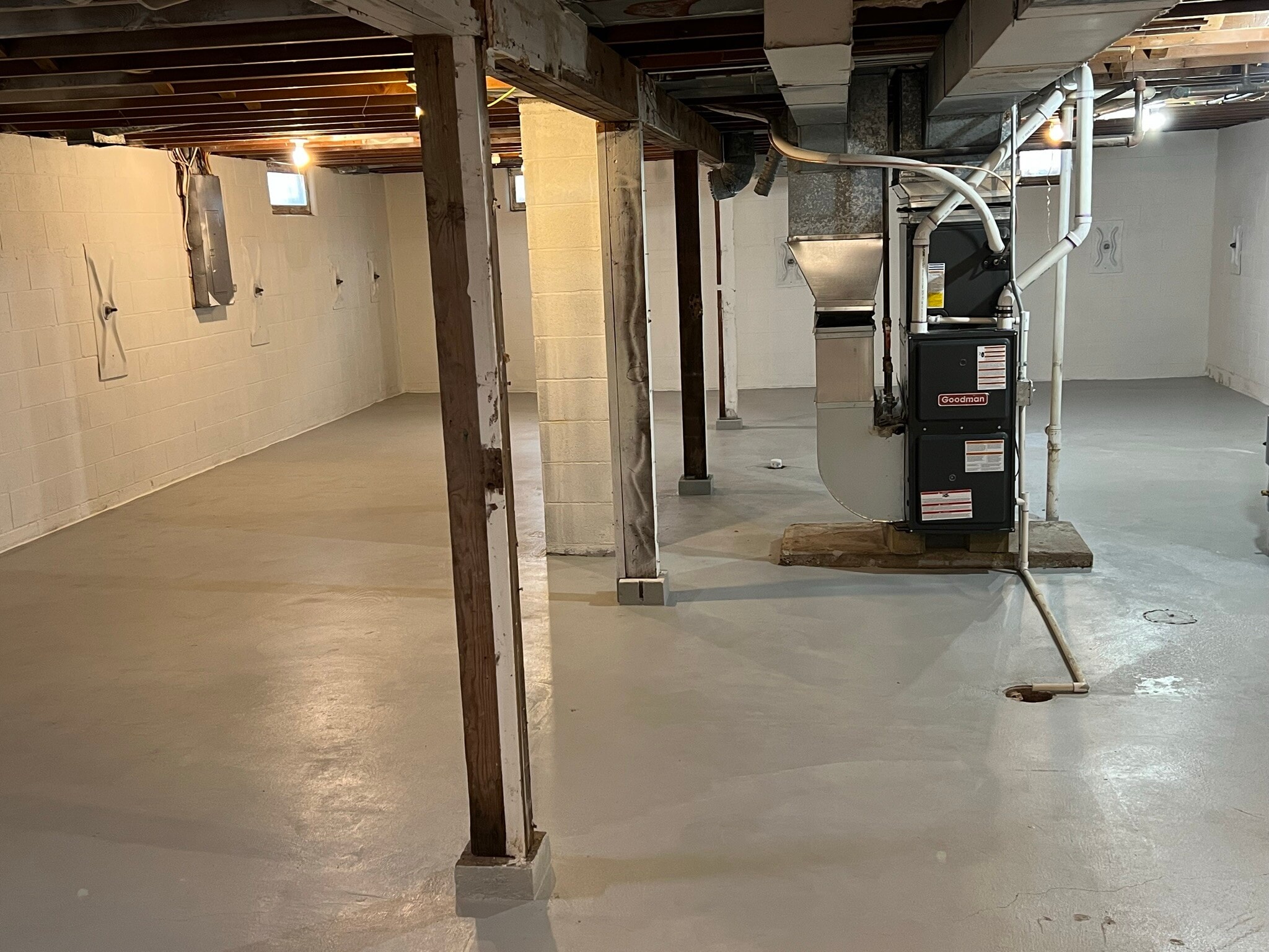 Lower level is clean. NOTE: No egress windows so basement bedroom cannot be added. - 835 Maple St NE