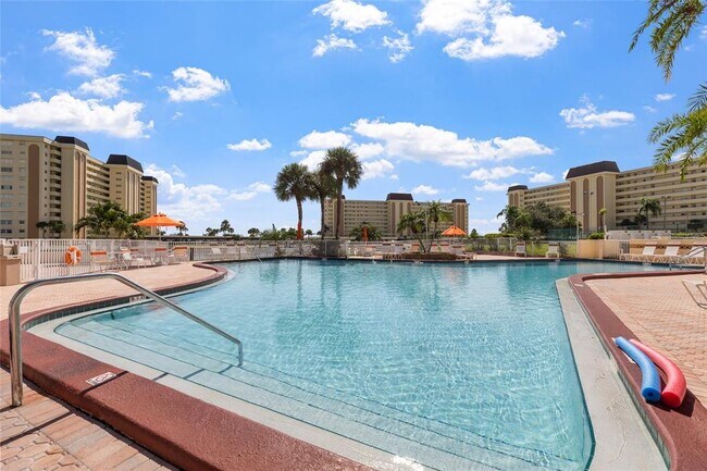 Building Photo - 4775 Cove Cir