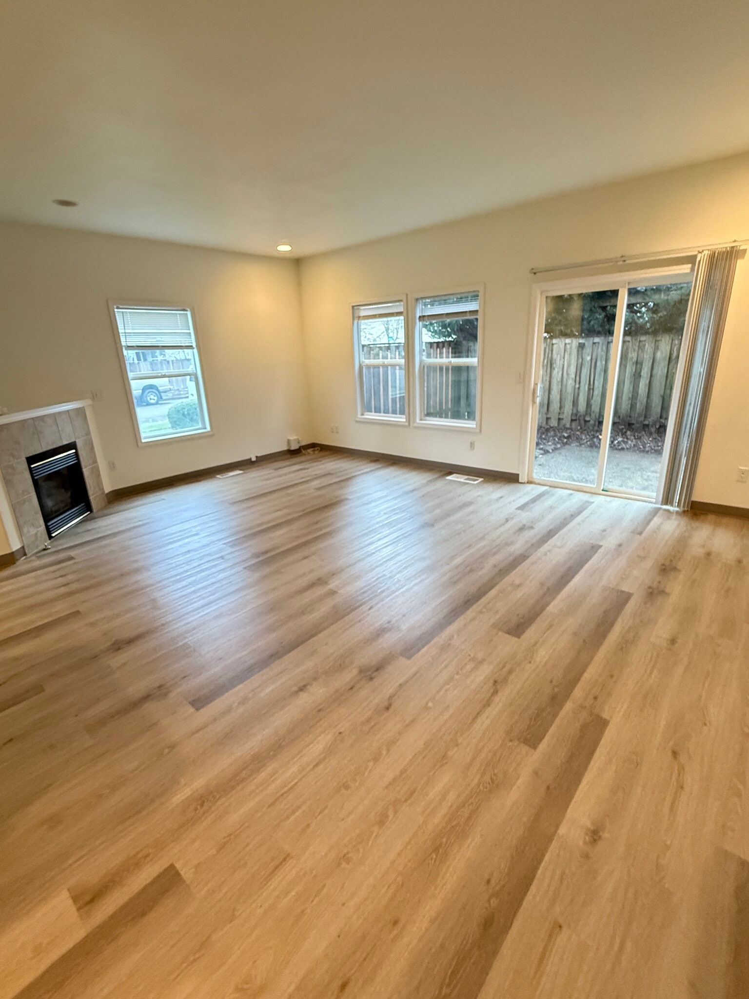 Building Photo - 3277 NE 14th Ave