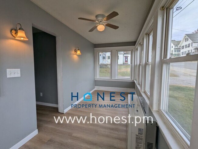 Building Photo - 36 Monroe St