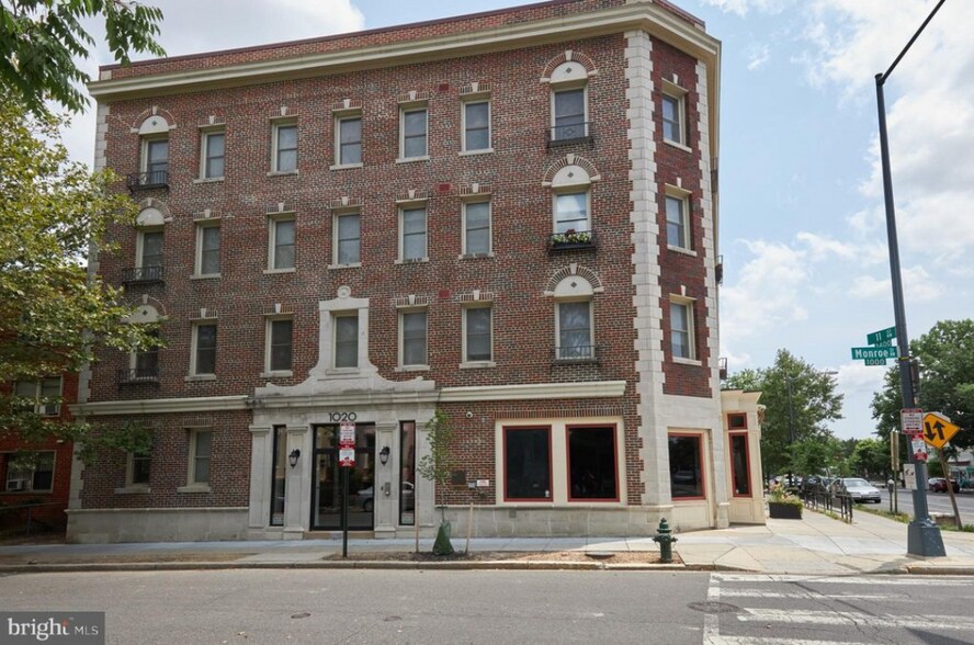 Building Photo - 1020 Monroe St NW