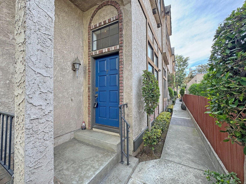 Building Photo - 416 N Bushnell Ave