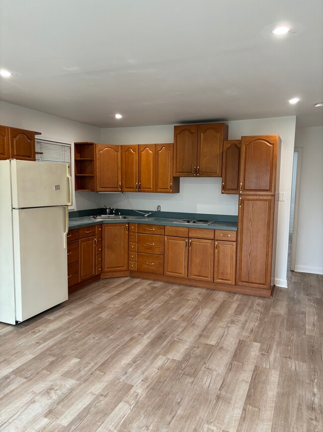 Building Photo - 53 Pinewood Dr