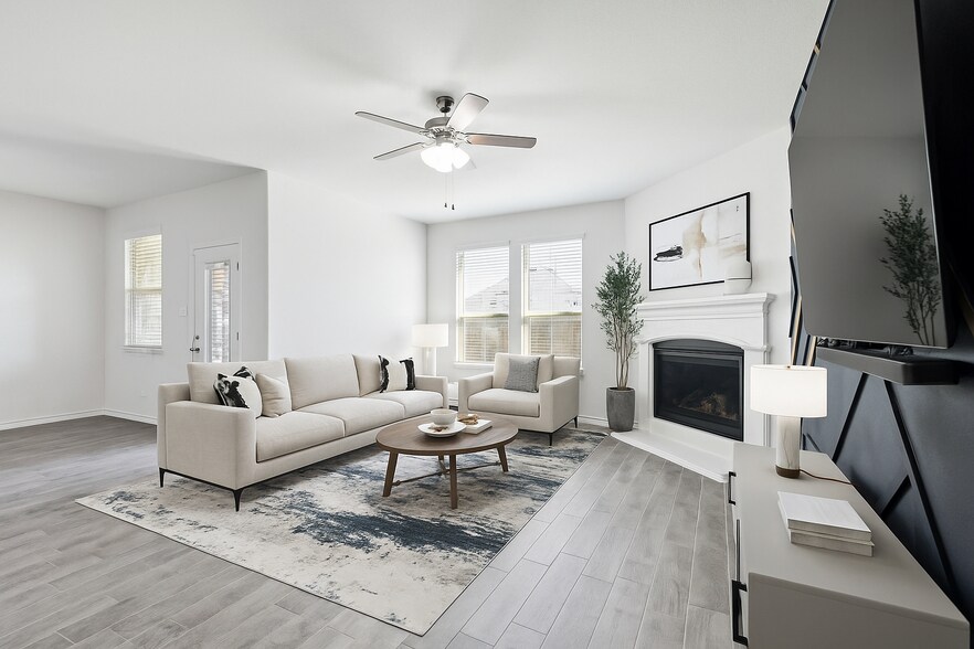 Virtually staged - 11112 Canyon Oak St