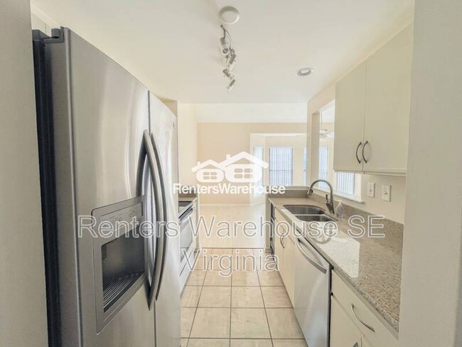 Building Photo - 411 Harbour Point
