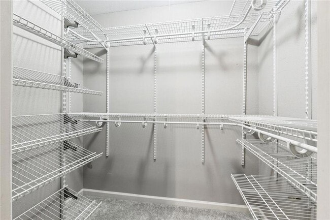 Building Photo - 1433 Poinsettia Dr