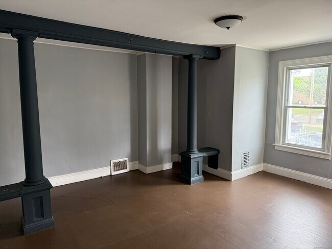 Building Photo - 297 Laurel Ave