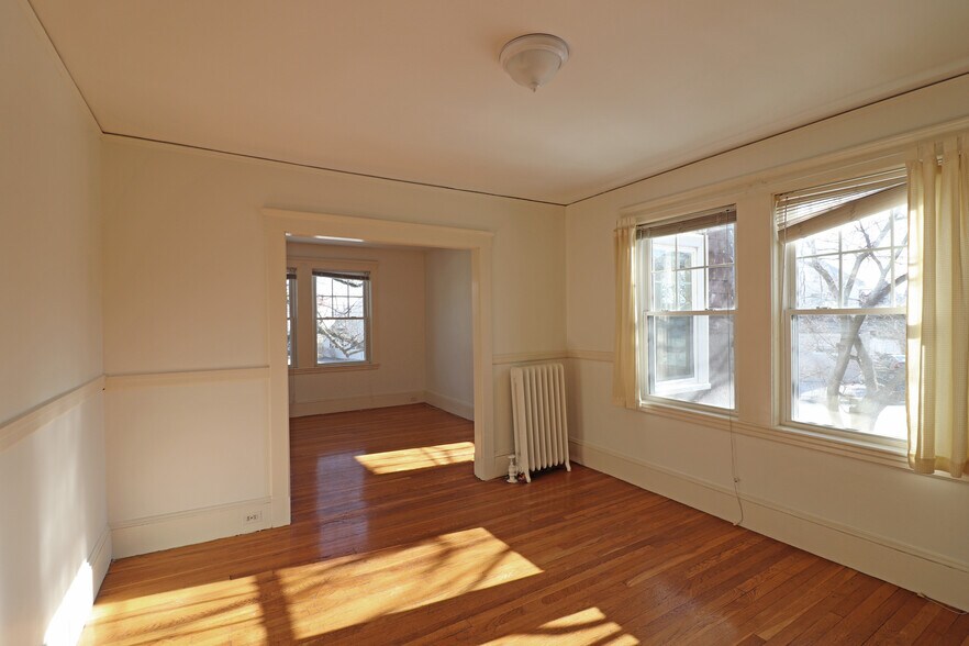 Building Photo - 54 Maplewood St