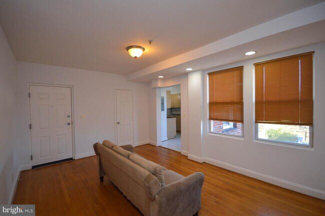 Building Photo - 1380 Bryant St NE