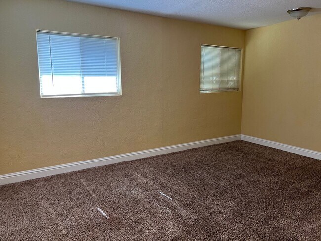 Building Photo - 1710 S Teilman Ave