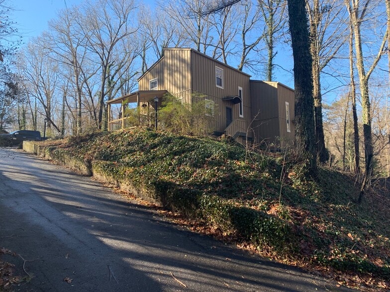 townhome - 217 Morehead St