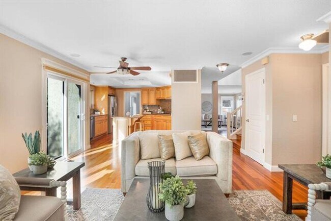 Building Photo - Fully remodeled home, Pet friendly with A/...