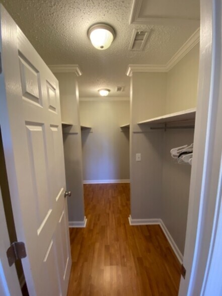 Building Photo - 7213 Bethshears Rd