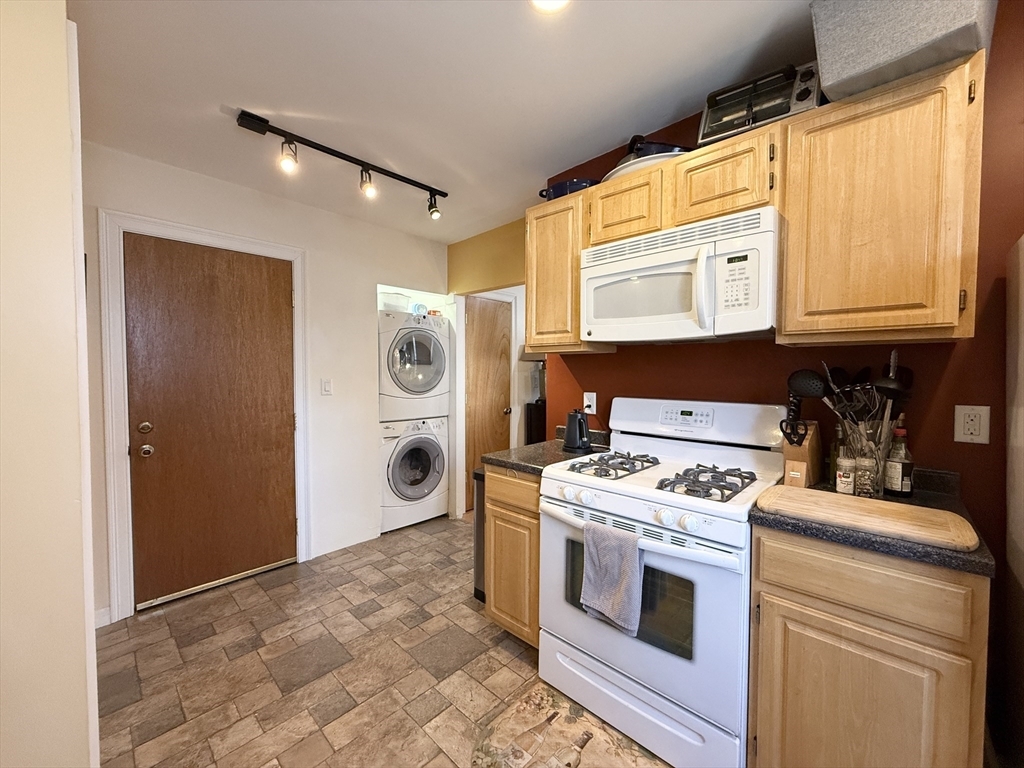 Building Photo - 295 Allston St