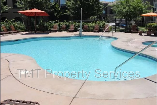 Building Photo - 5350 Dunlay Dr