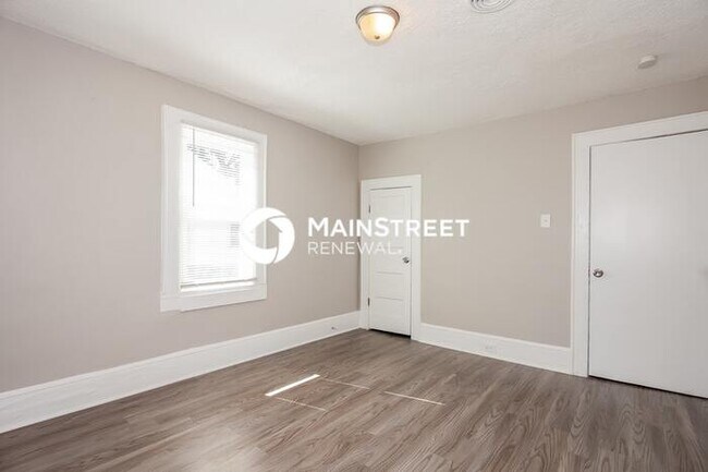 Building Photo - 3 Bedroom Pet-Friendly Home in Charlotte, NC with Main Street Renewal