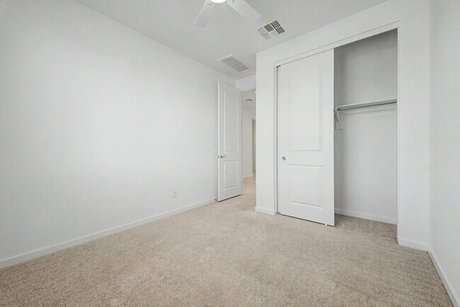 Building Photo - 25291 W Hidalgo Ave