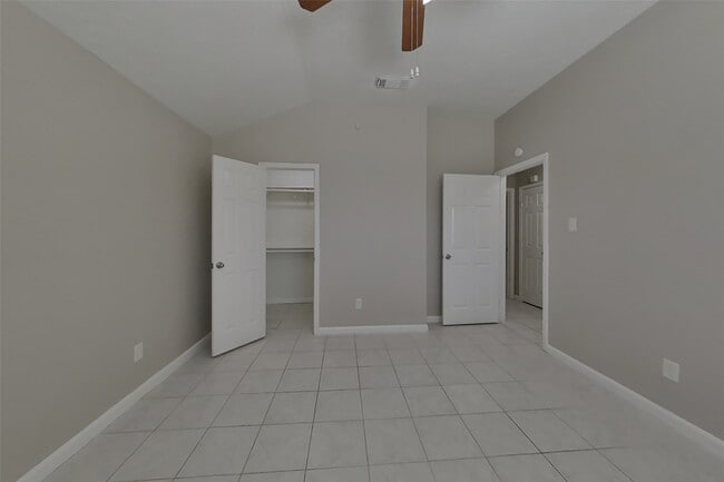 Building Photo - 3446 Edgecreek Dr