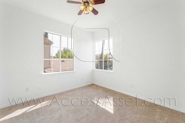 Building Photo - Huge 5 Bed/ 3.5 Bath Home In Desirable Gated Rancho Madera community In Temecula!