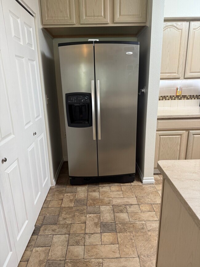 Building Photo - 22855 E Country Vista Dr