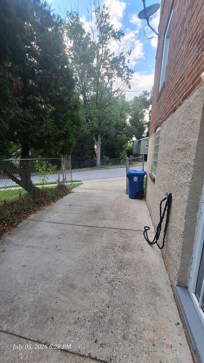 Building Photo - 3721 Frankford Ave