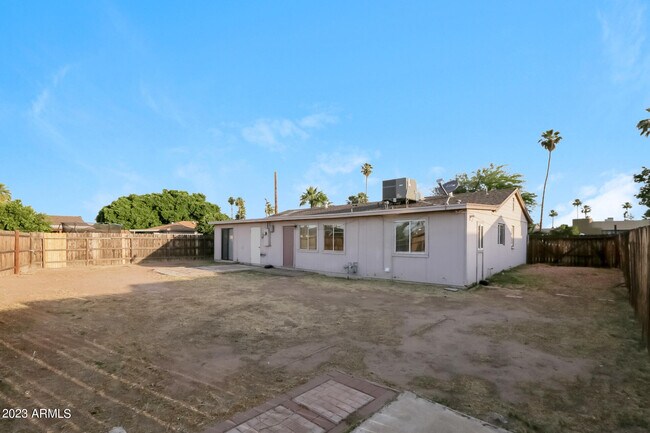 Building Photo - 3349 W Thomas Rd