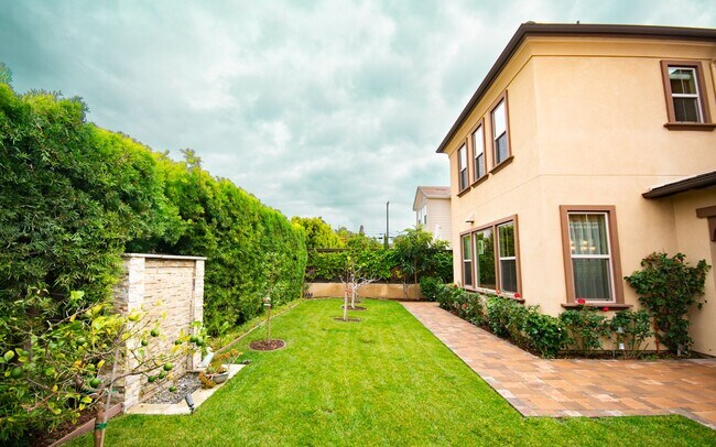 Building Photo - Modern Carlsbad Retreat-Walk to Beach, Vil...