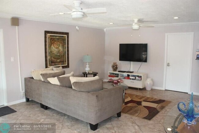 Building Photo - 639 W Oakland Park Blvd