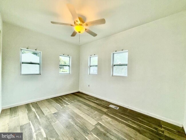 Building Photo - 7635 Stoney Creek Dr