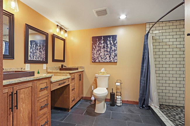 Building Photo - 6147 Taylor Ave