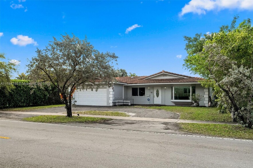 Primary Photo - 4306 Johnson St