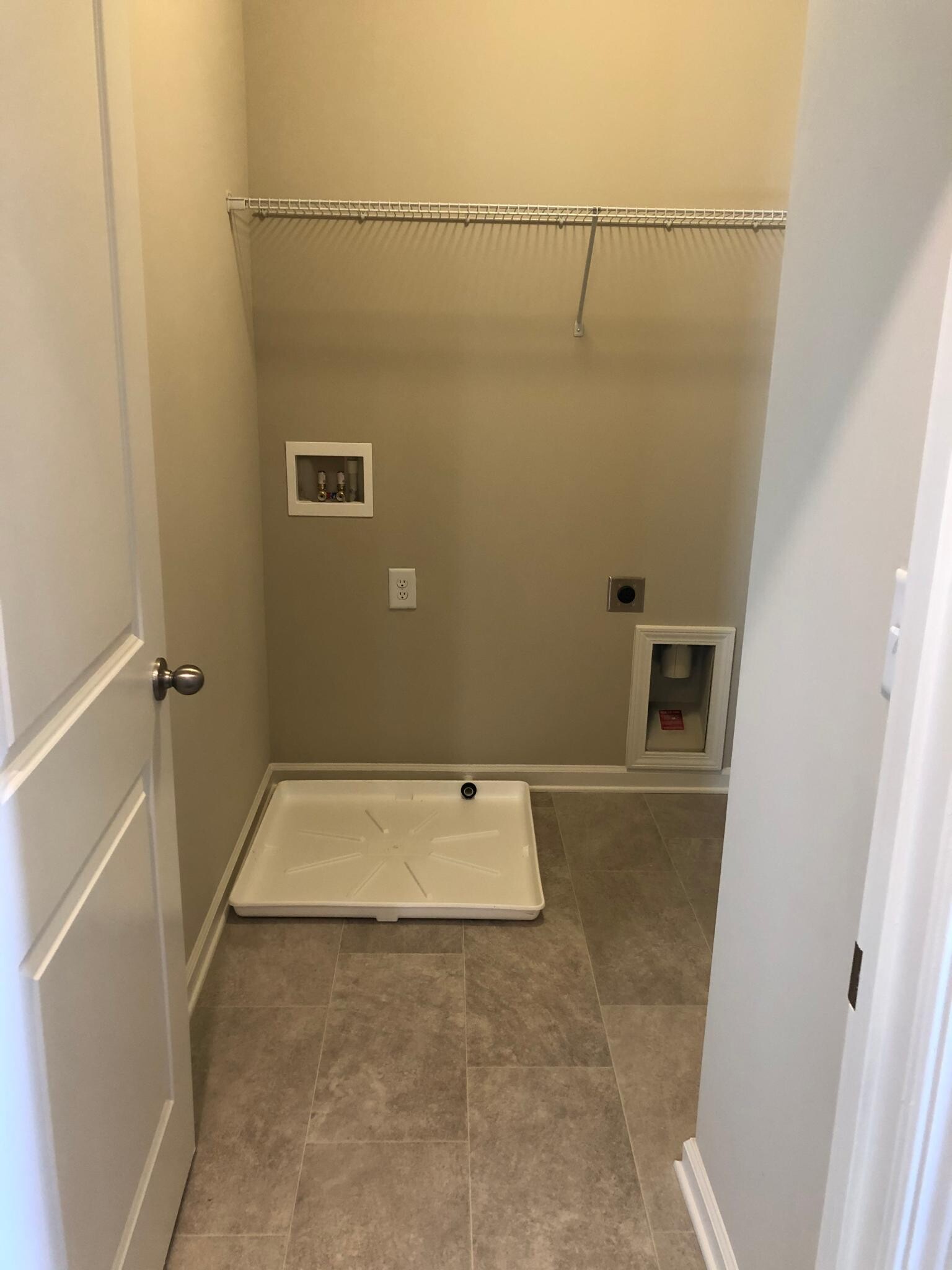Upstairs Laundry Room - 2904 Weyhill Trl