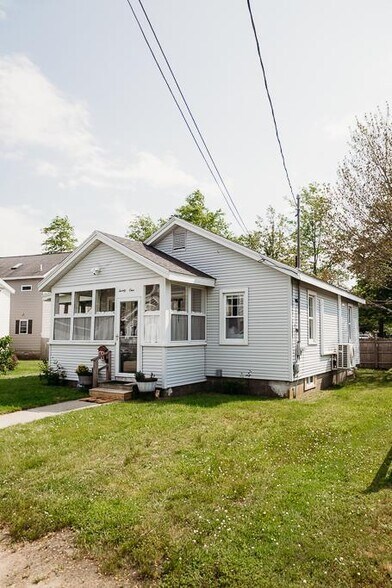 Building Photo - 21 Reggio Ave