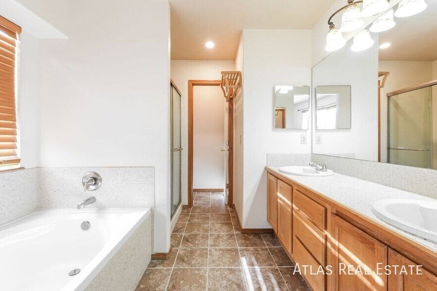 Building Photo - 1107 White Stone Way