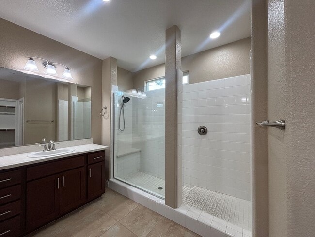 Building Photo - Modern 4BD Home in Brighton Landing | Solar | Bed & Bath Downstairs