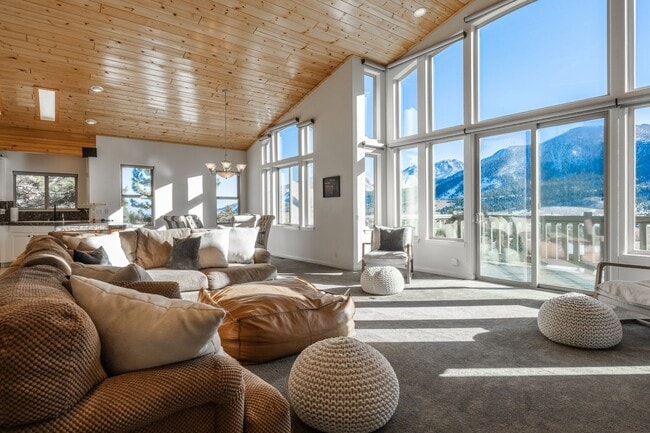 Building Photo - Mountain View Haven