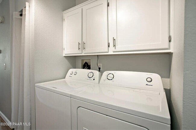 Building Photo - 2518 Hilltop Rd