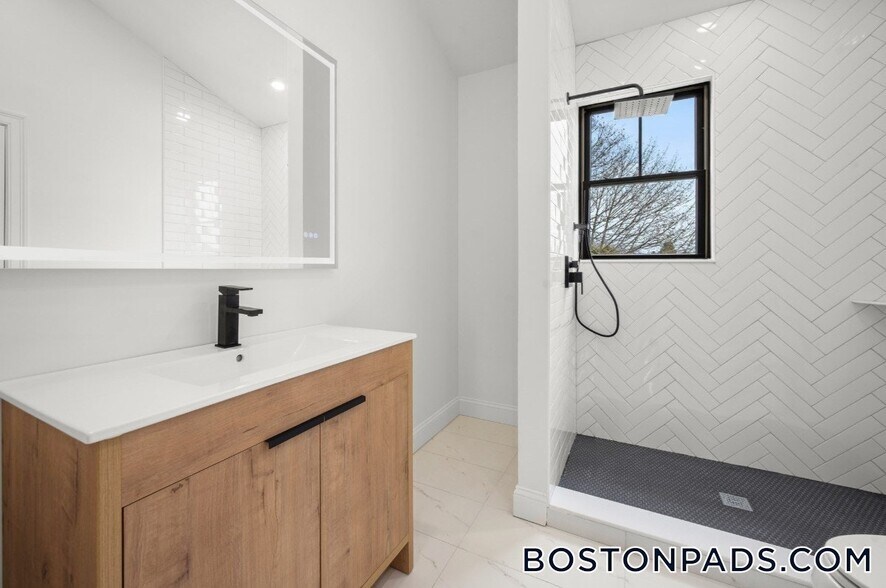 Building Photo - 23 Cedar St