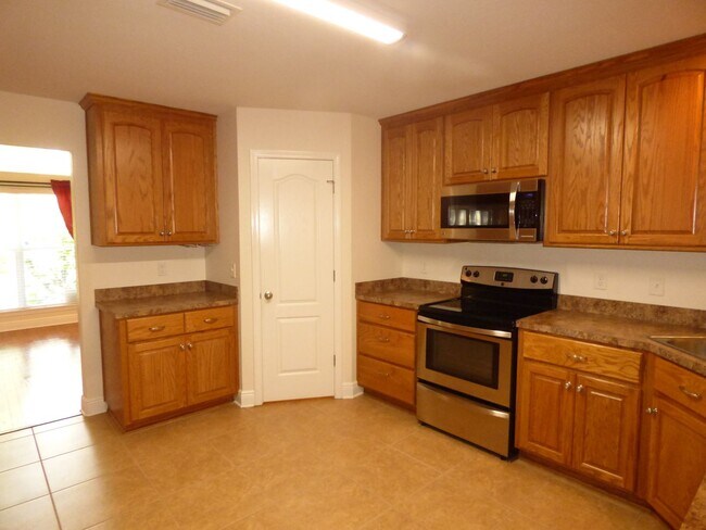 Building Photo - Custom-Built 3-Bedroom Home