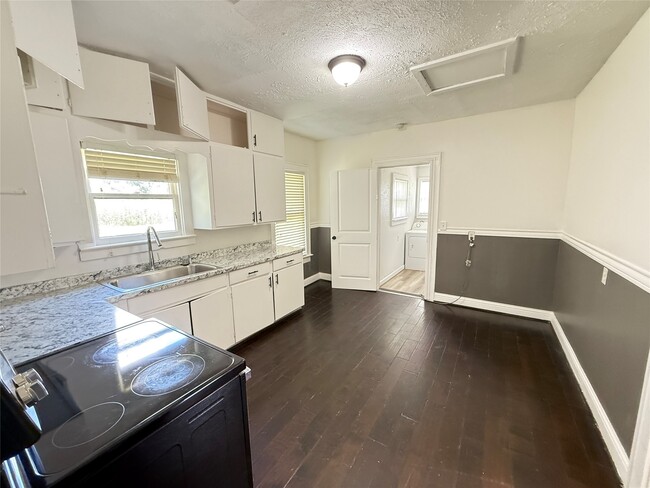 Building Photo - 17119 TX-35
