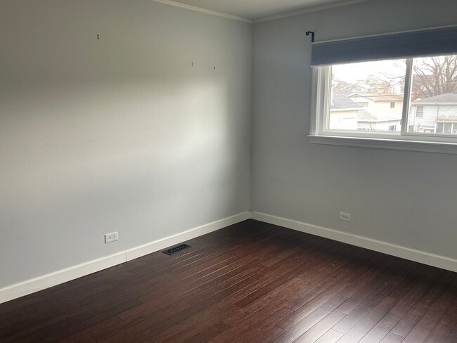 Building Photo - 566 Comstock Ave