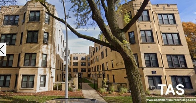 Building Photo - 3819 N Greenview Ave