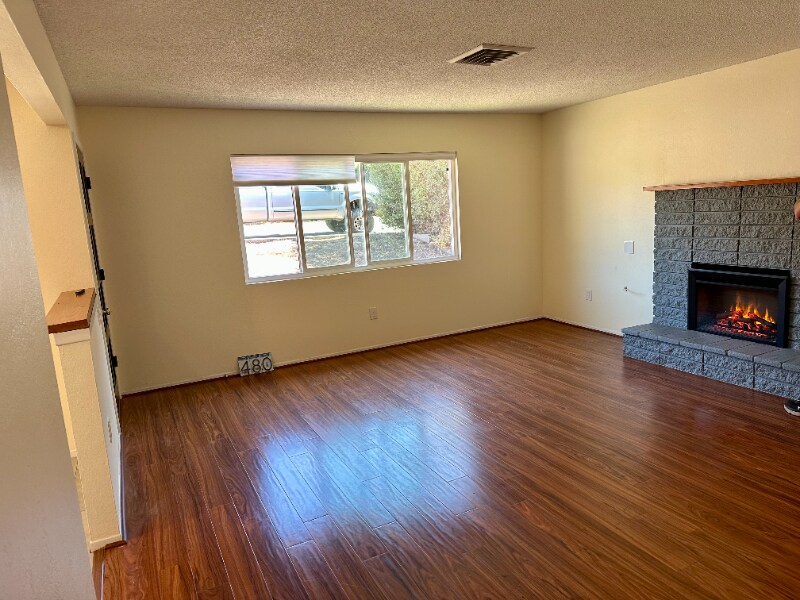 Building Photo - 480 Highland Dr
