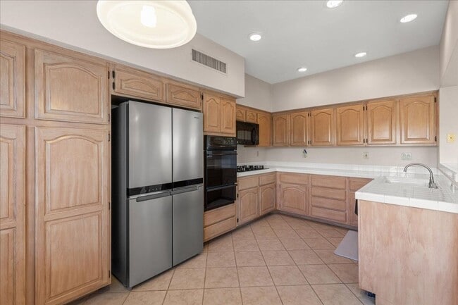 Building Photo - Fabulous Home!