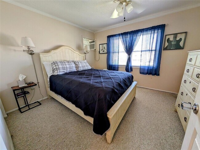 Building Photo - 2321 Sunset Dr