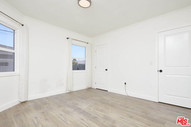 Building Photo - 2904 W 81st St