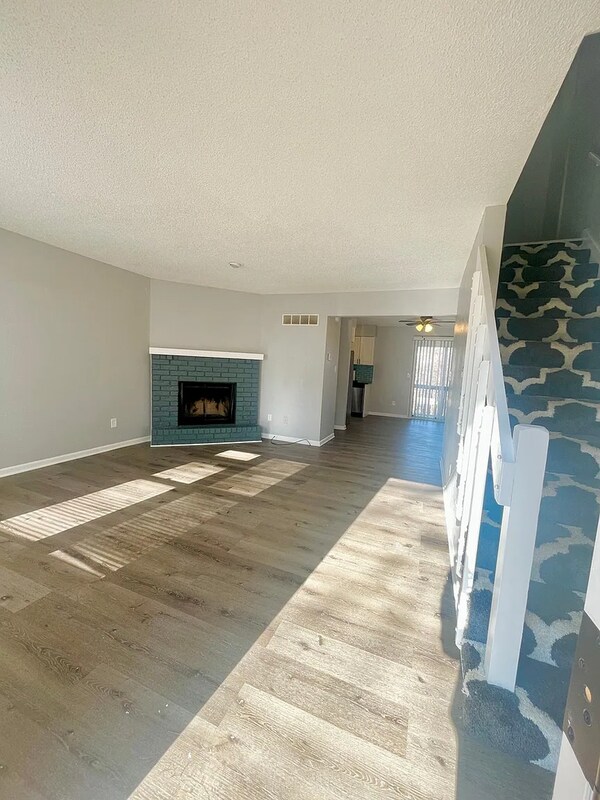 Building Photo - 405 NE Highland Ln