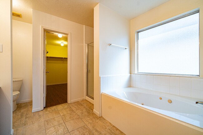 Building Photo - 16110 Cypress Valley Dr