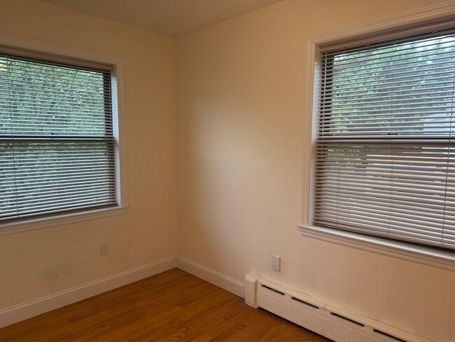 Building Photo - 1357 Kew Ave